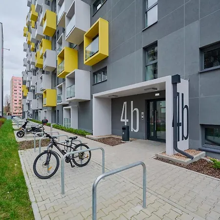 Cozy Jaworska With Free Garage By Renters Lejlighed